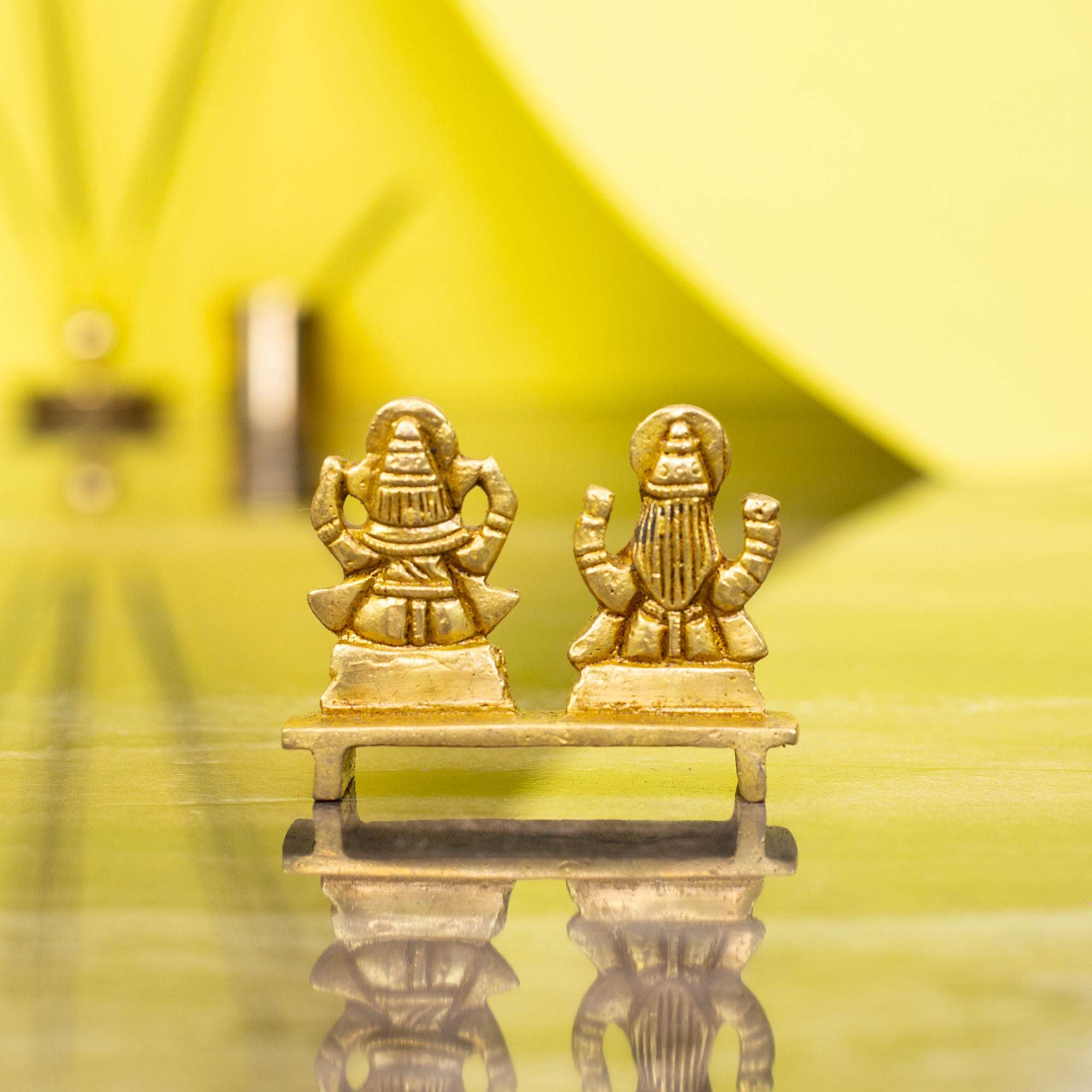 Essential Brass Lakshmi Ganesha Murti for Diwali | Compact Idol for Puja & Gifting